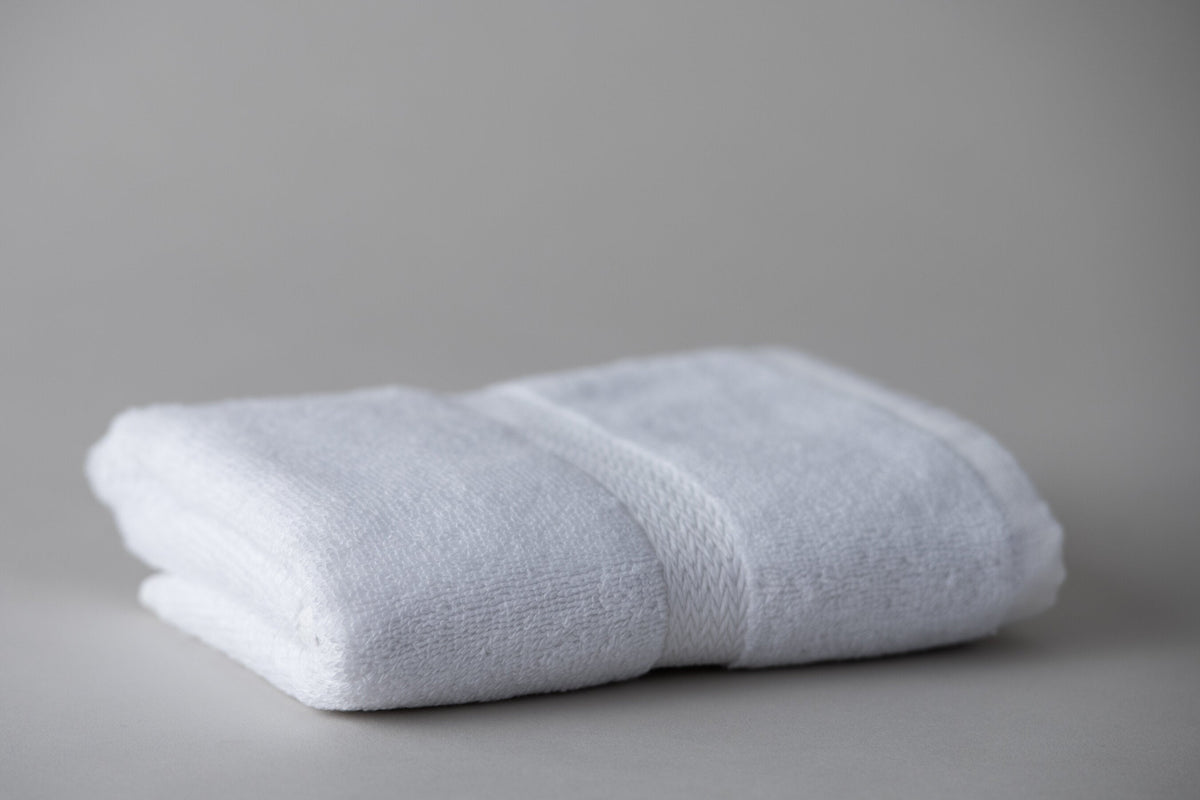 Premium Hotel Hand Towels 16x27 3.25 lb 100% Ringspun Cotton with Dobby  Border - Case of 12